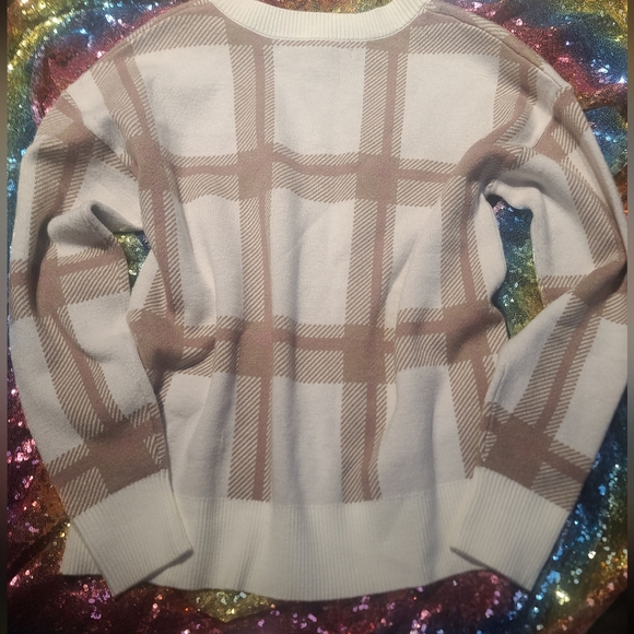 Max Studio long-sleeved cream colored Sweater Size Medium NWT - Picture 3 of 6